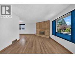 112 Queensland Place SE, Calgary — photo 6