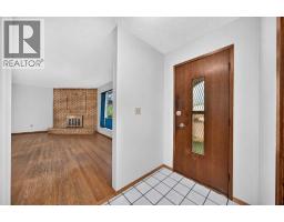 112 Queensland Place SE, Calgary — photo 2