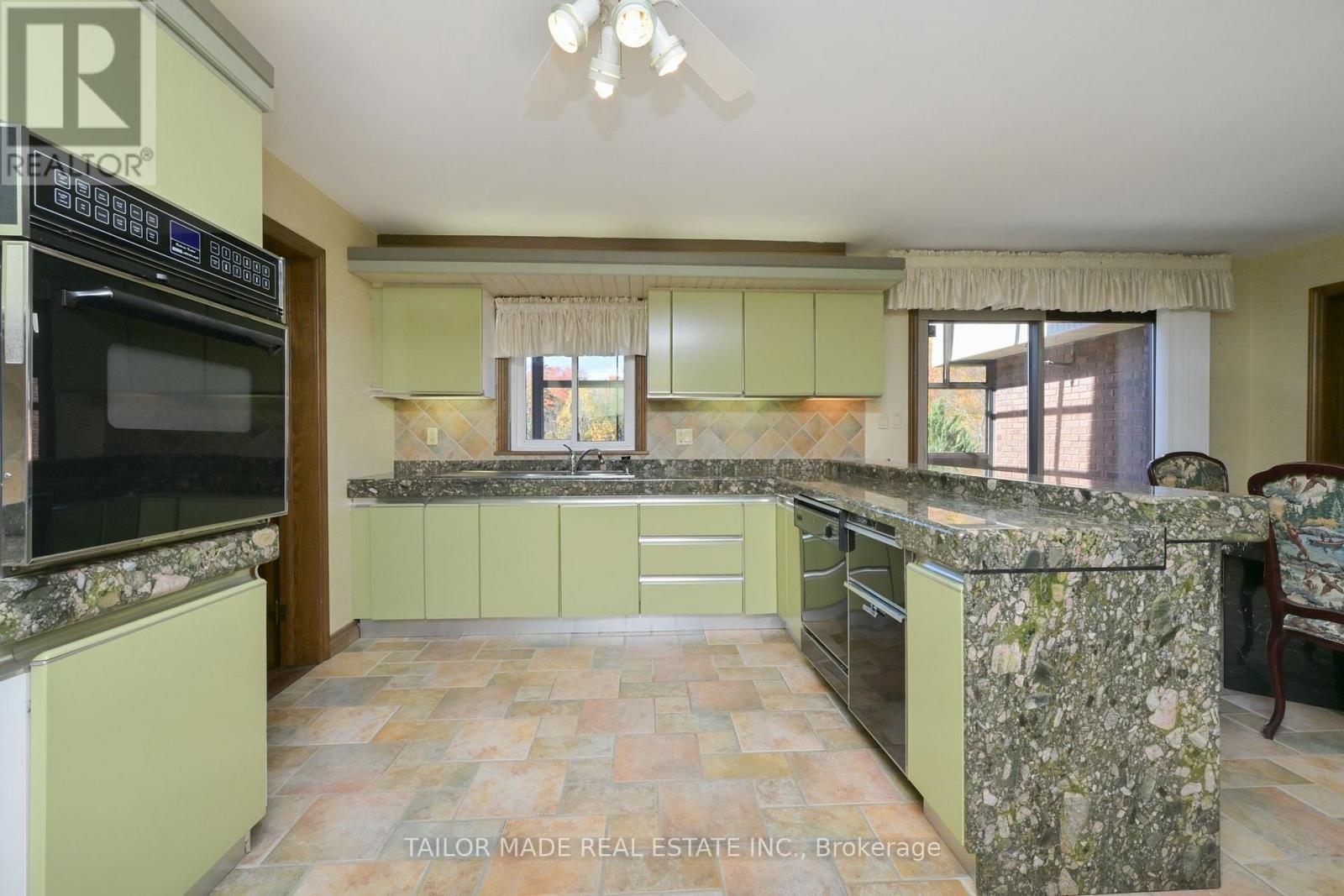 40 Walton Drive, Caledon, ON photo 7