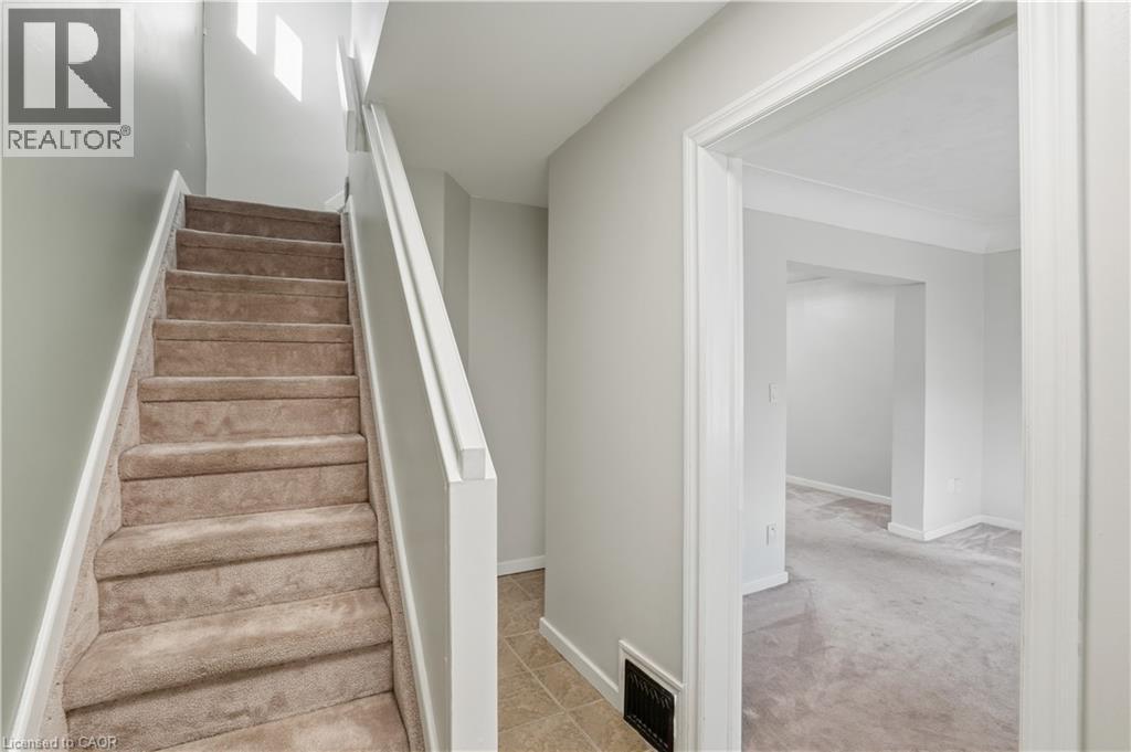 145 CAMPBELL Avenue, Hamilton — photo 5