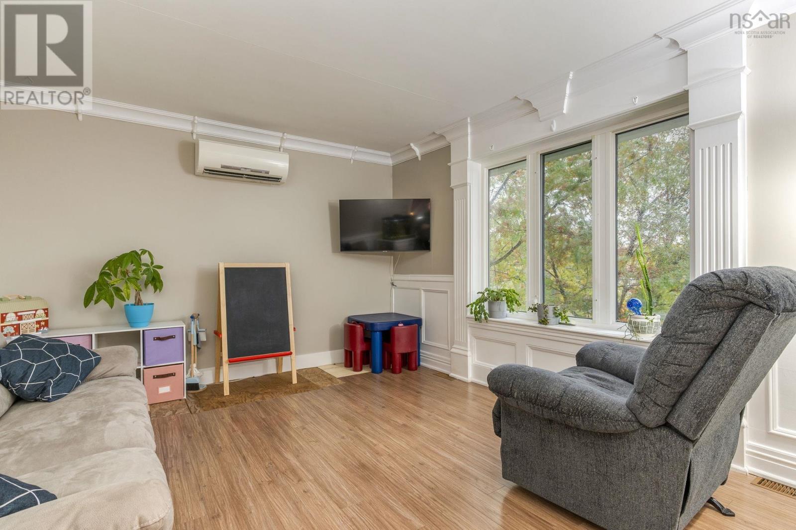 608 Windsor Junction photo 4