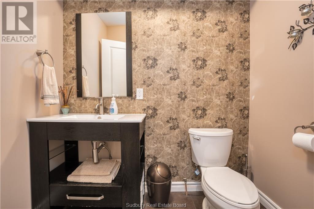 36 Riverside Drive, Wahnapitae — photo 9