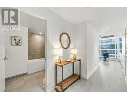 5205 - 8 Wellesley Street W, Toronto, ON M4Y0J5 Photo 8