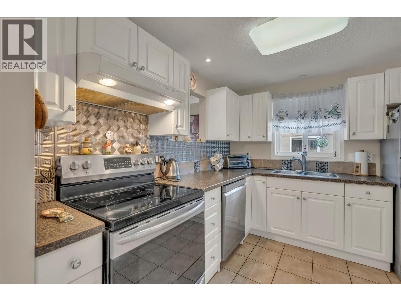10907 Jubilee Road W Unit# 6, Summerland - Image 1