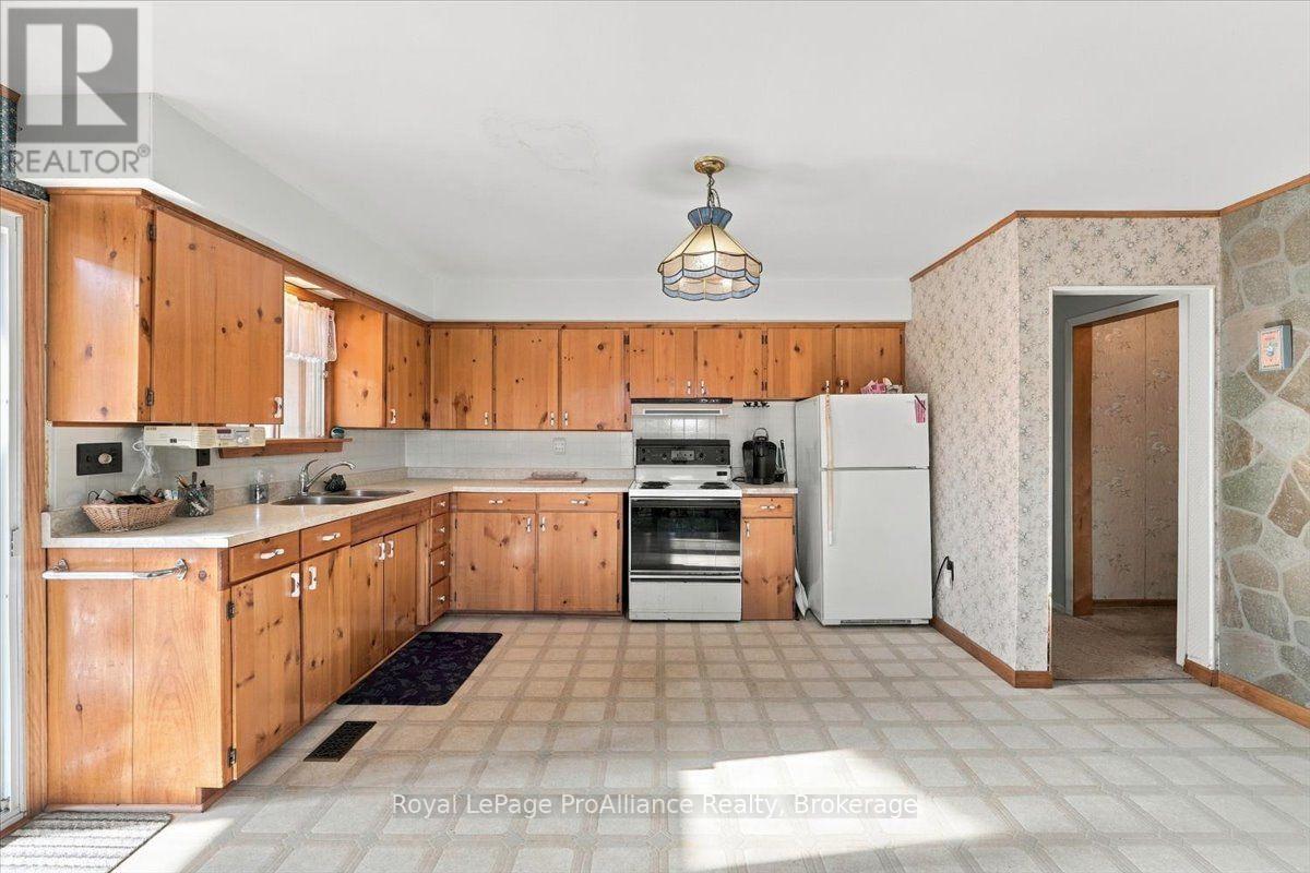 2096 Hollowview Road, Centre Hastings, ON photo 15