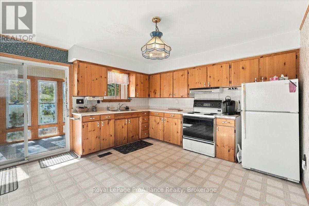 2096 Hollowview Road, Centre Hastings, ON photo 16