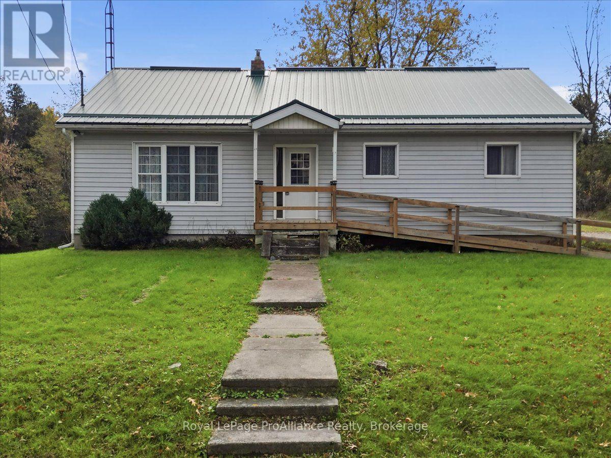 2096 Hollowview Road, Centre Hastings, ON photo 2