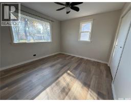 Bedroom - 708 Grandview Street W, Moose Jaw, SK S6H5L6 Photo 8