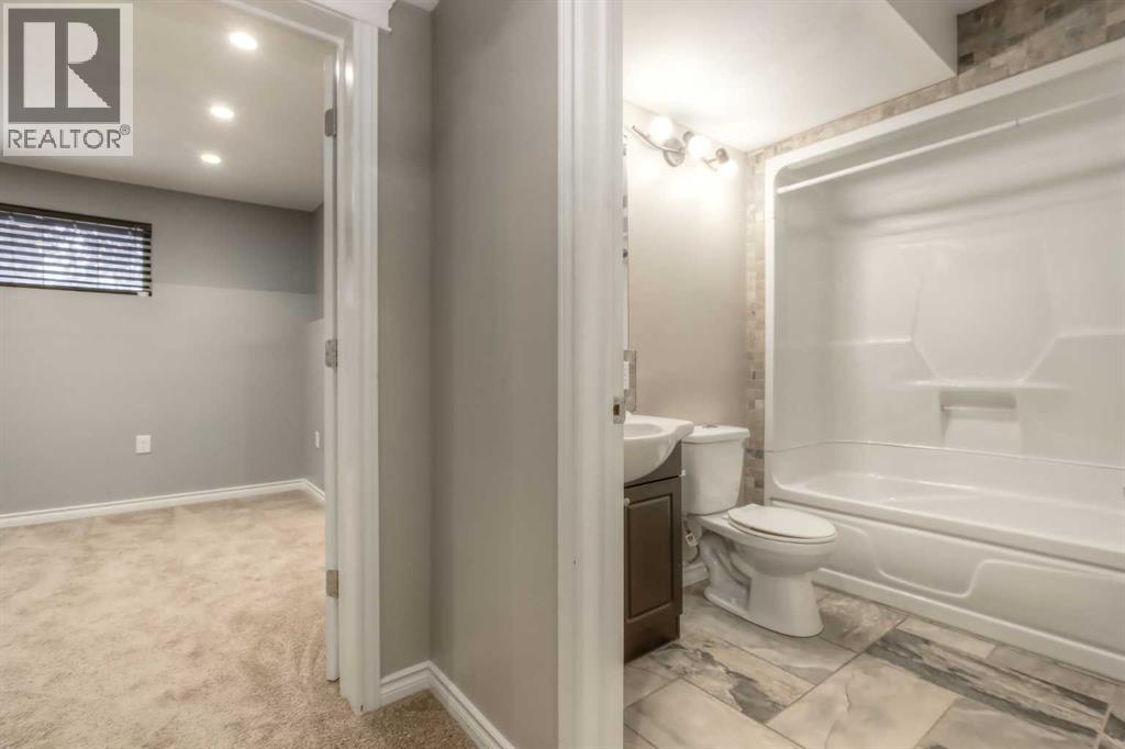 241 Morningside Gardens SW, photo 33 of 42