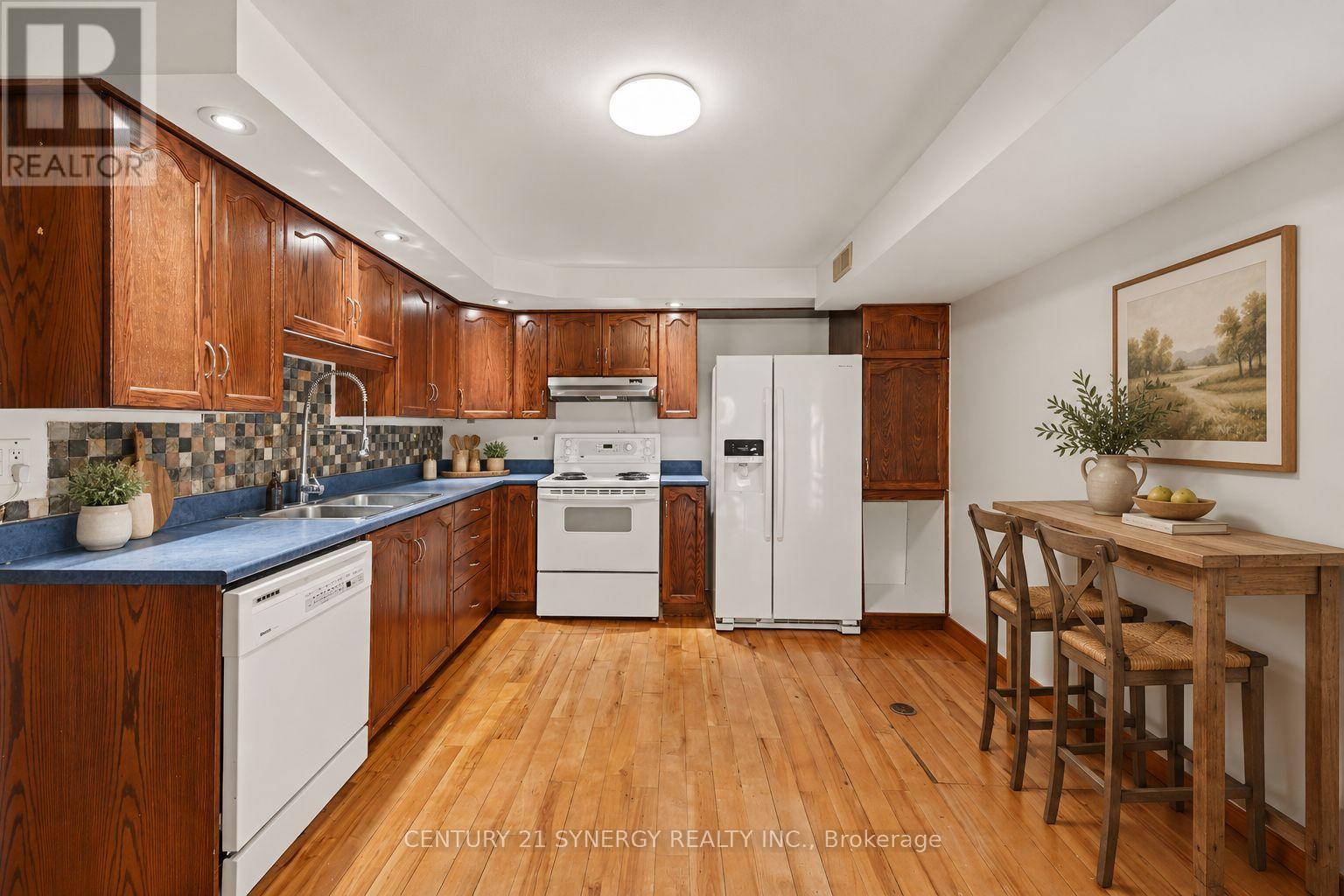 105 NEILSON STREET, McNab/Braeside — photo 11