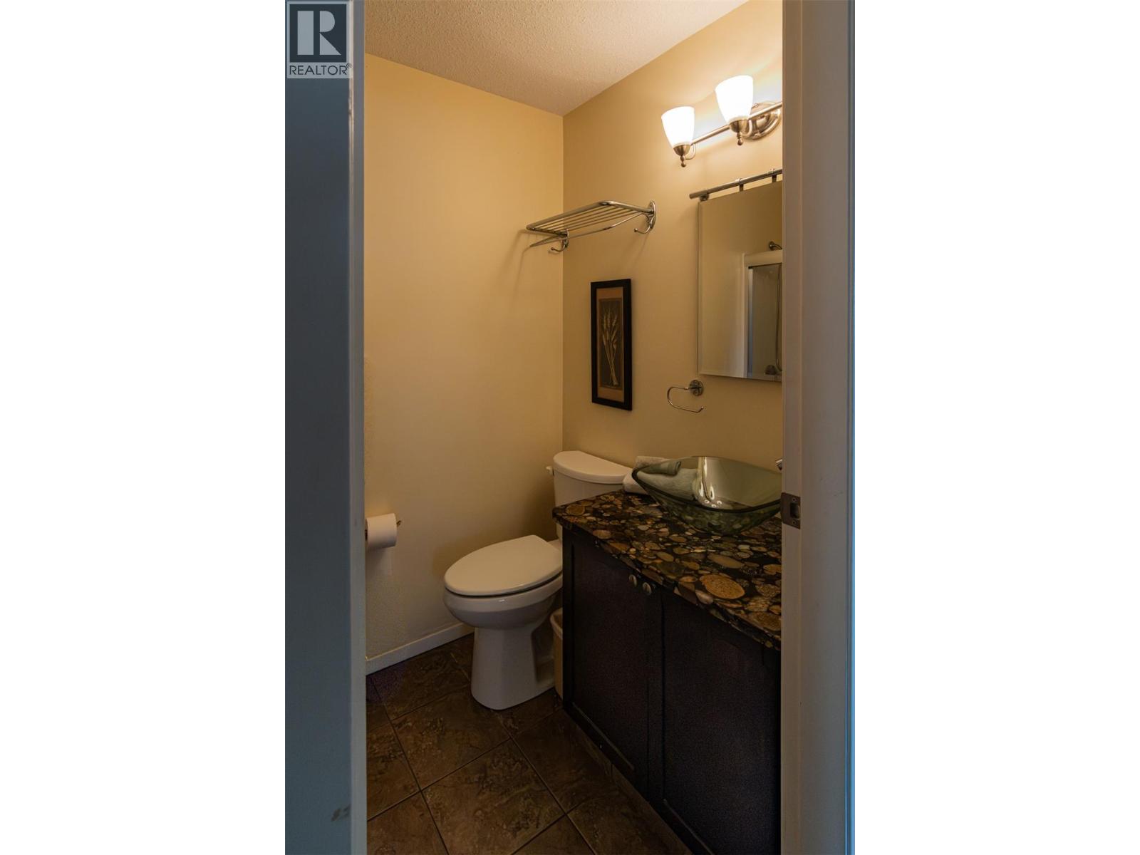 2455 5TH Avenue NE, Salmon Arm - Image 1
