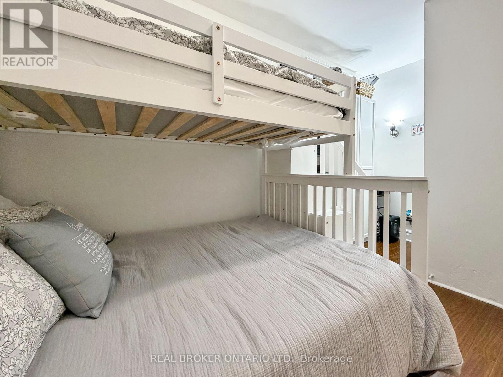 UPPER - 79 BLANTYRE AVENUE, Toronto (Birchcliffe-Cliffside) — photo 12
