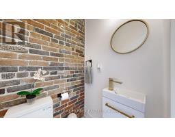 Bathroom - 201 Springdale Boulevard, Toronto, ON M4C1Z6 Photo 10