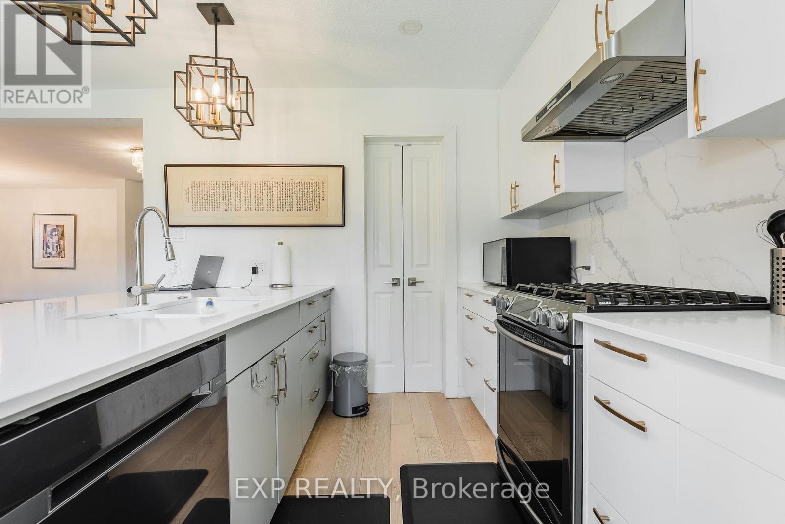 60 Gooderham Drive, Toronto, ON photo 3