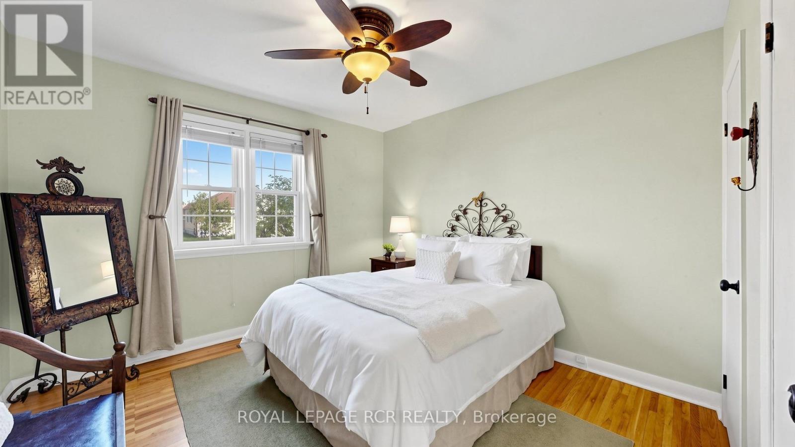 26 Newton Street, Barrie, ON photo 16