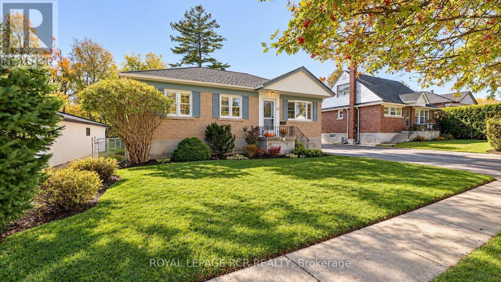 26 Newton Street, Barrie, ON photo 3