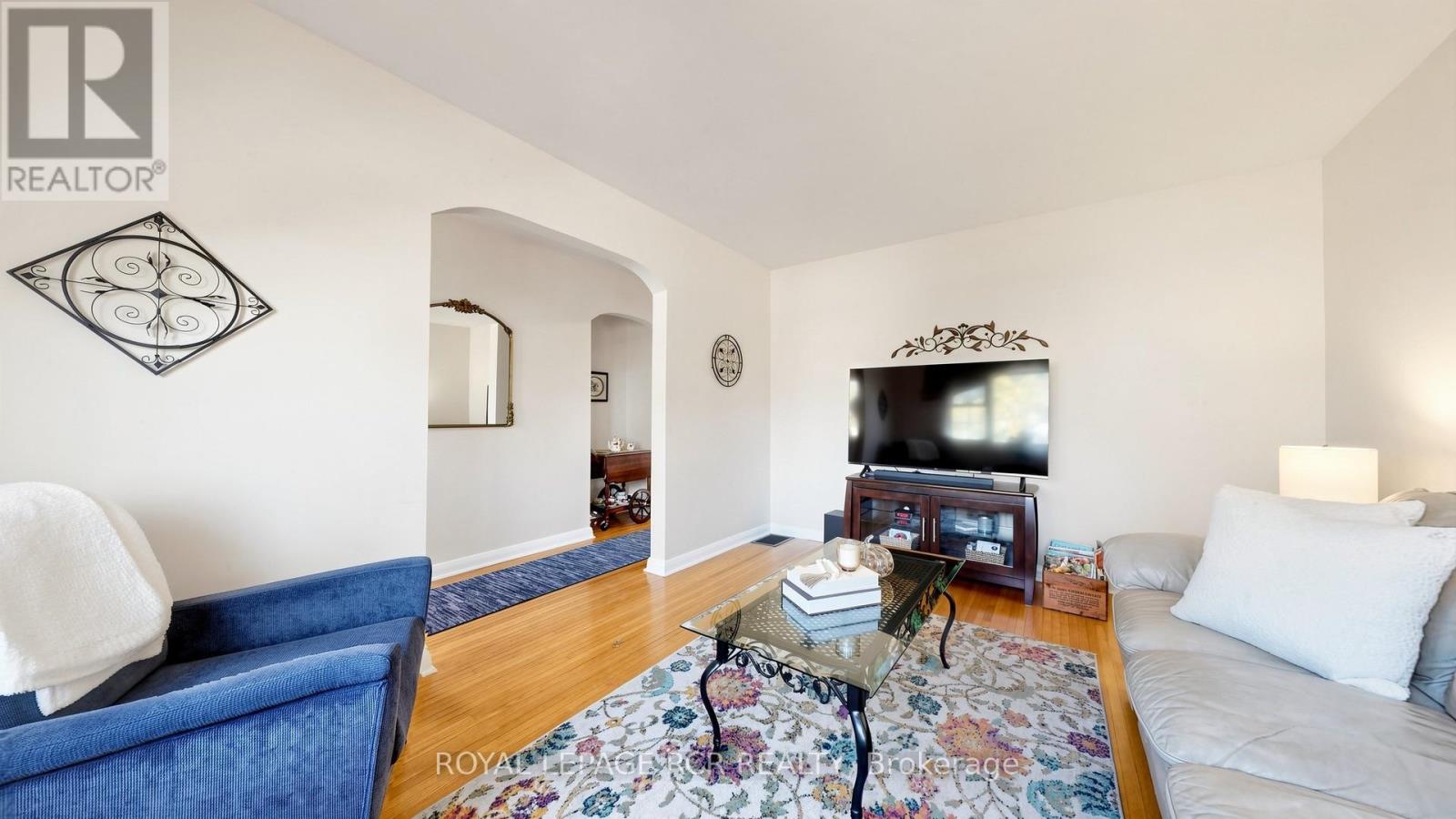 26 Newton Street, Barrie, ON photo 8