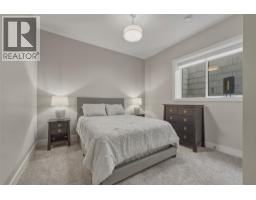 Full ensuite bathroom - 10282 Long Road, Lake Country, BC V4V0A9 Photo 11