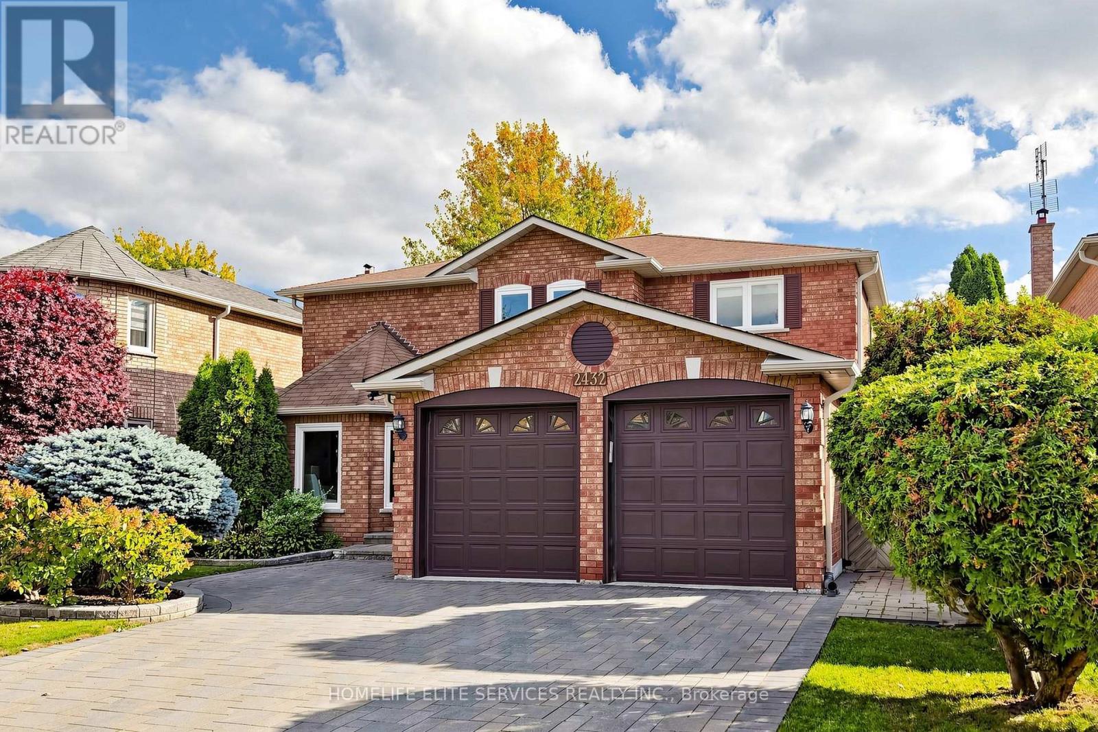 2432 Stoll Drive, Oakville, ON photo 2