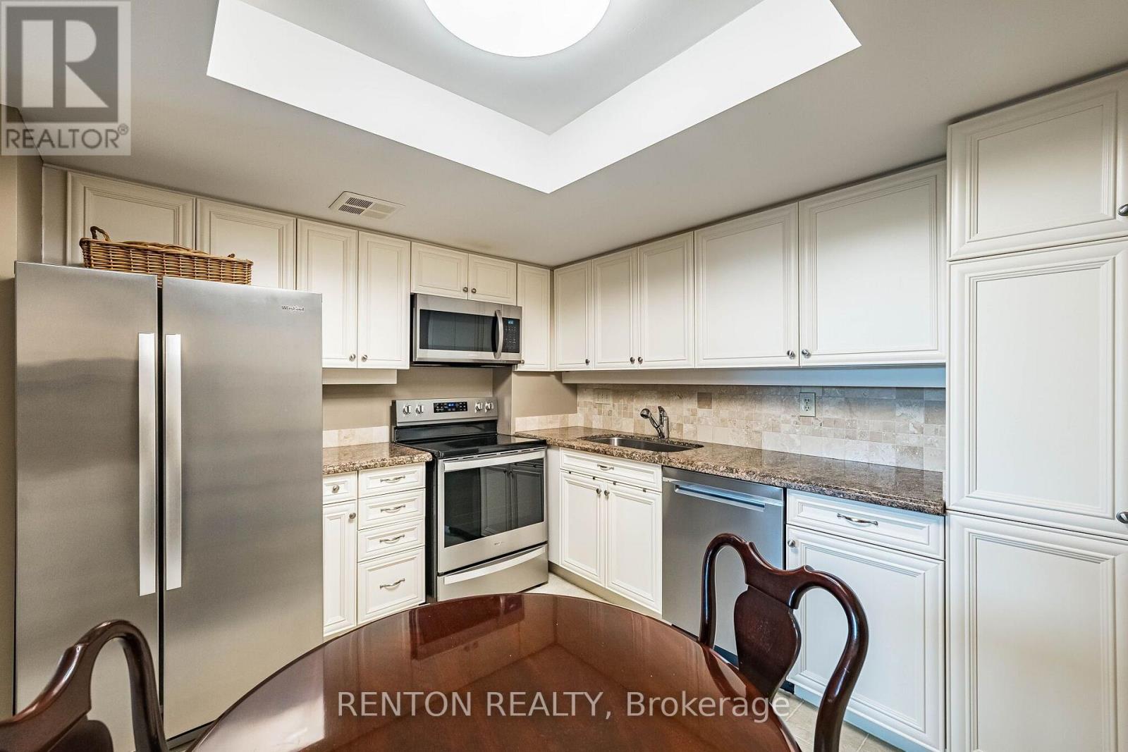 710- 1240 Marlborough Court, Oakville, ON photo 5
