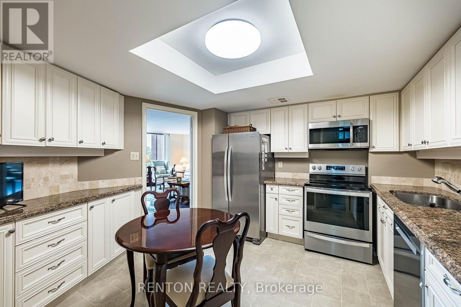 710- 1240 Marlborough Court, Oakville, ON photo 6