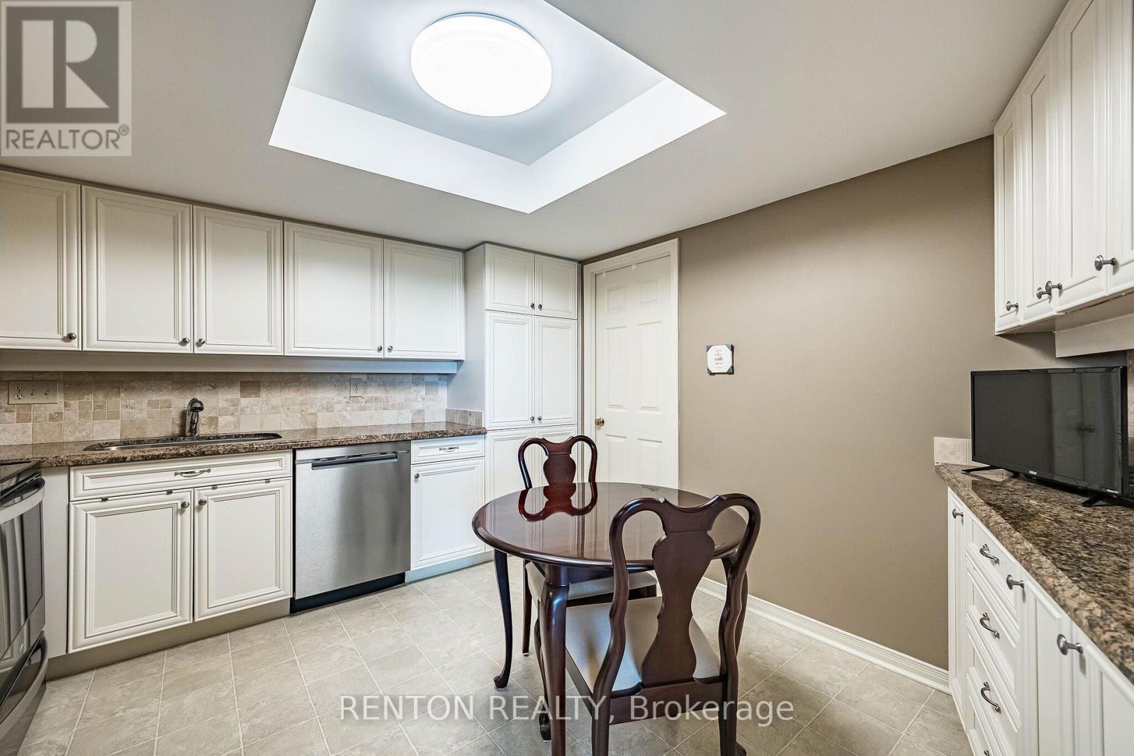 710- 1240 Marlborough Court, Oakville, ON photo 7
