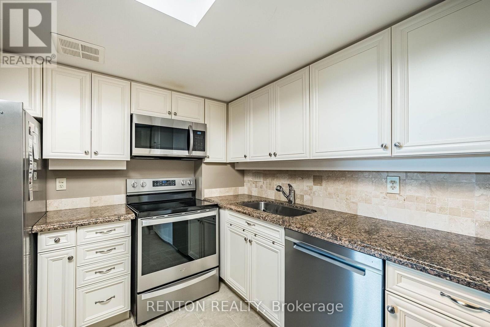 710- 1240 Marlborough Court, Oakville, ON photo 8