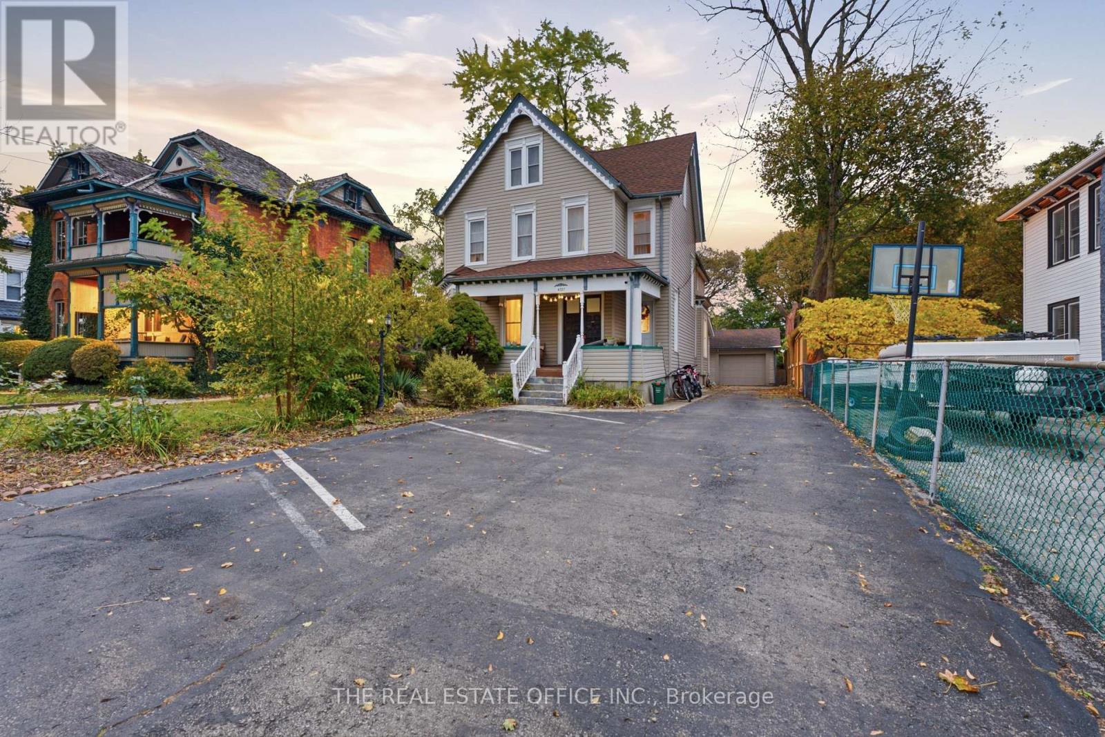 4327 Simcoe Street, Niagara Falls, ON