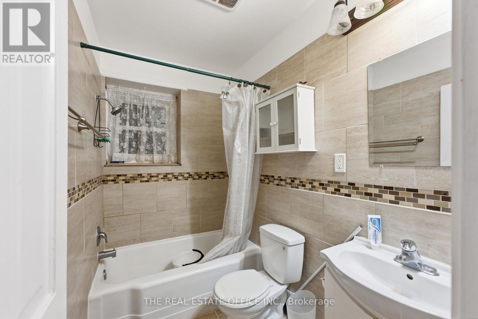 4327 Simcoe Street, Niagara Falls, ON photo 13
