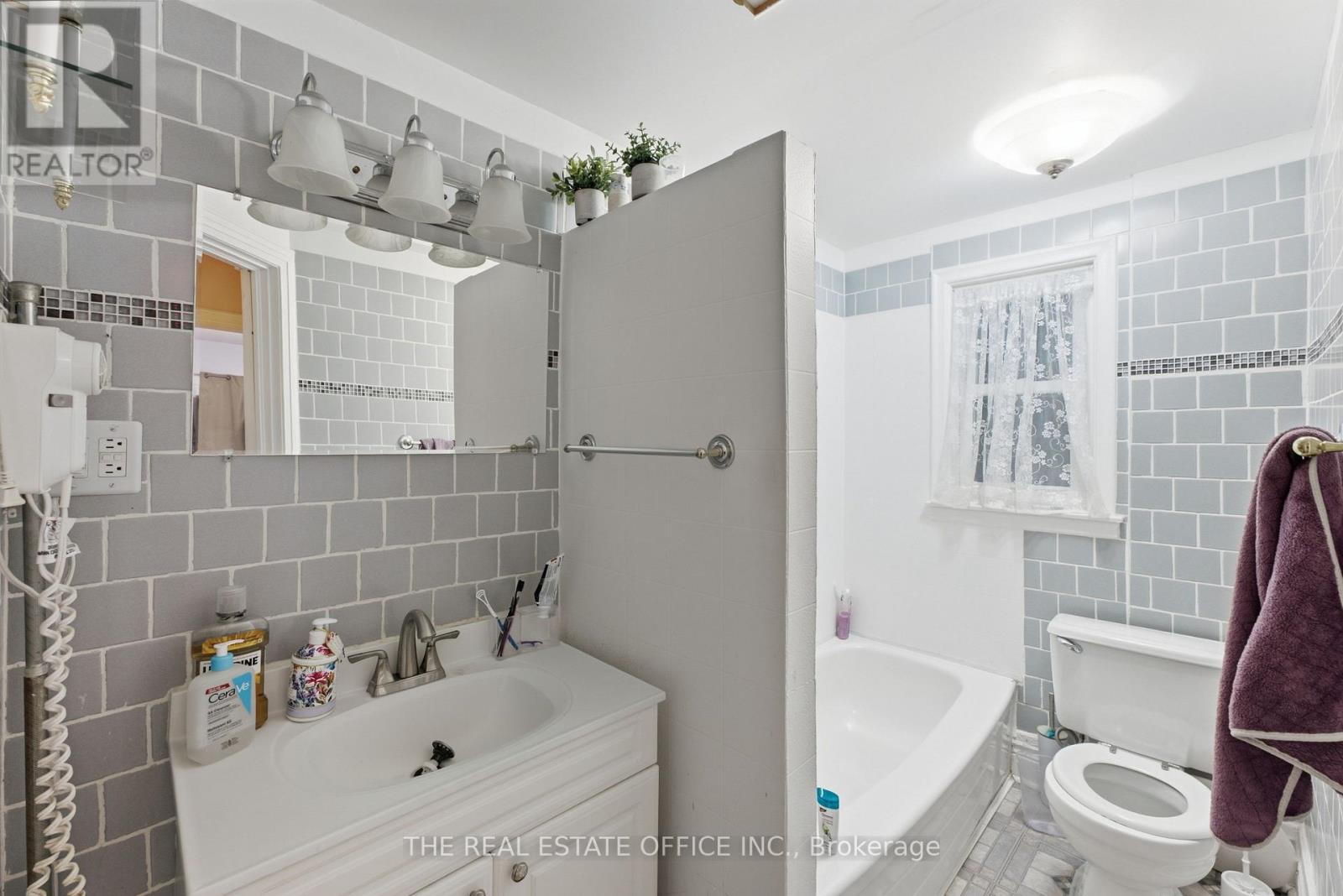 4327 Simcoe Street, Niagara Falls, ON photo 17