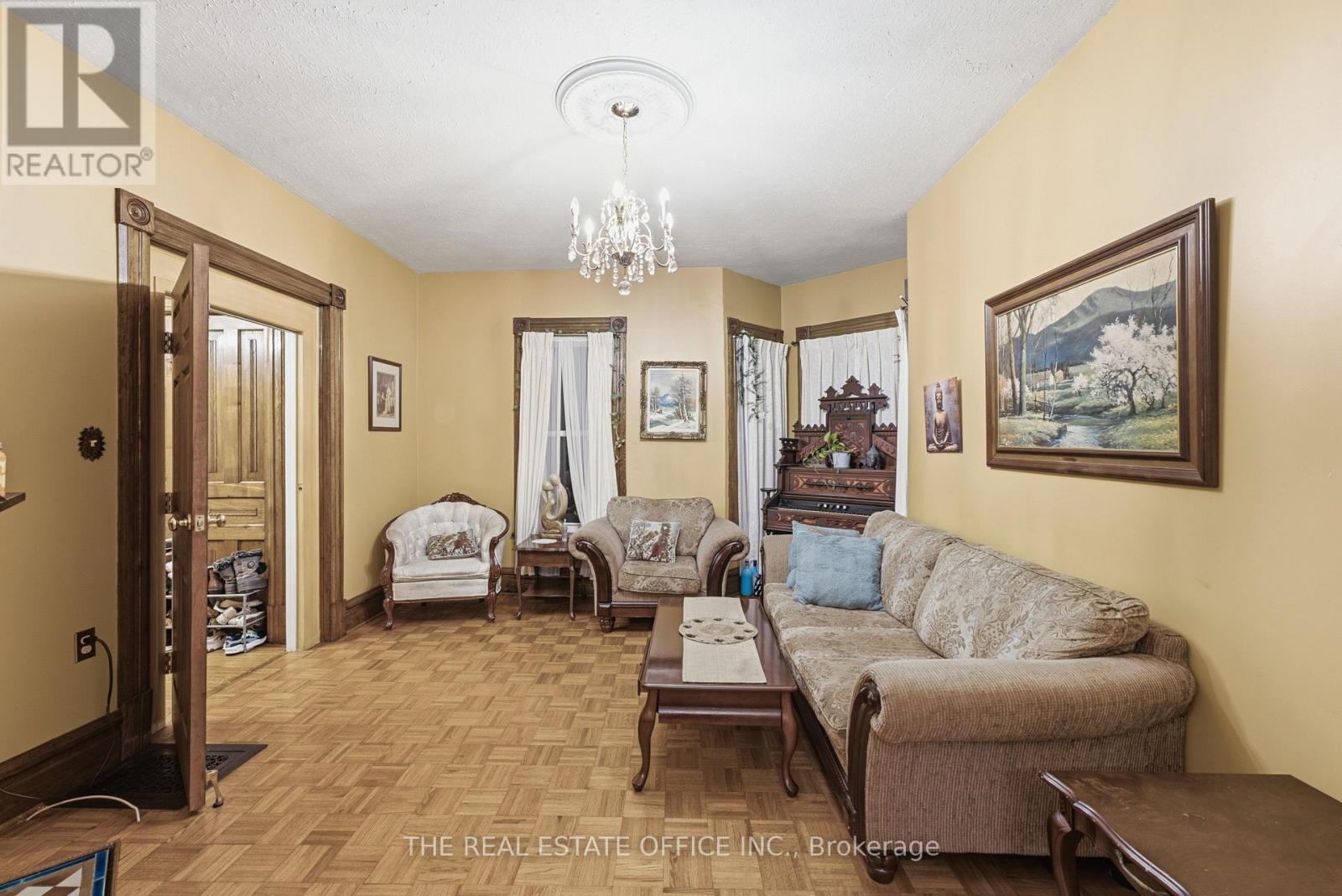 4327 Simcoe Street, Niagara Falls, ON photo 22