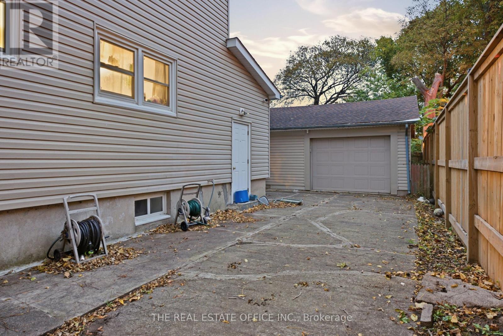 4327 Simcoe Street, Niagara Falls, ON photo 37