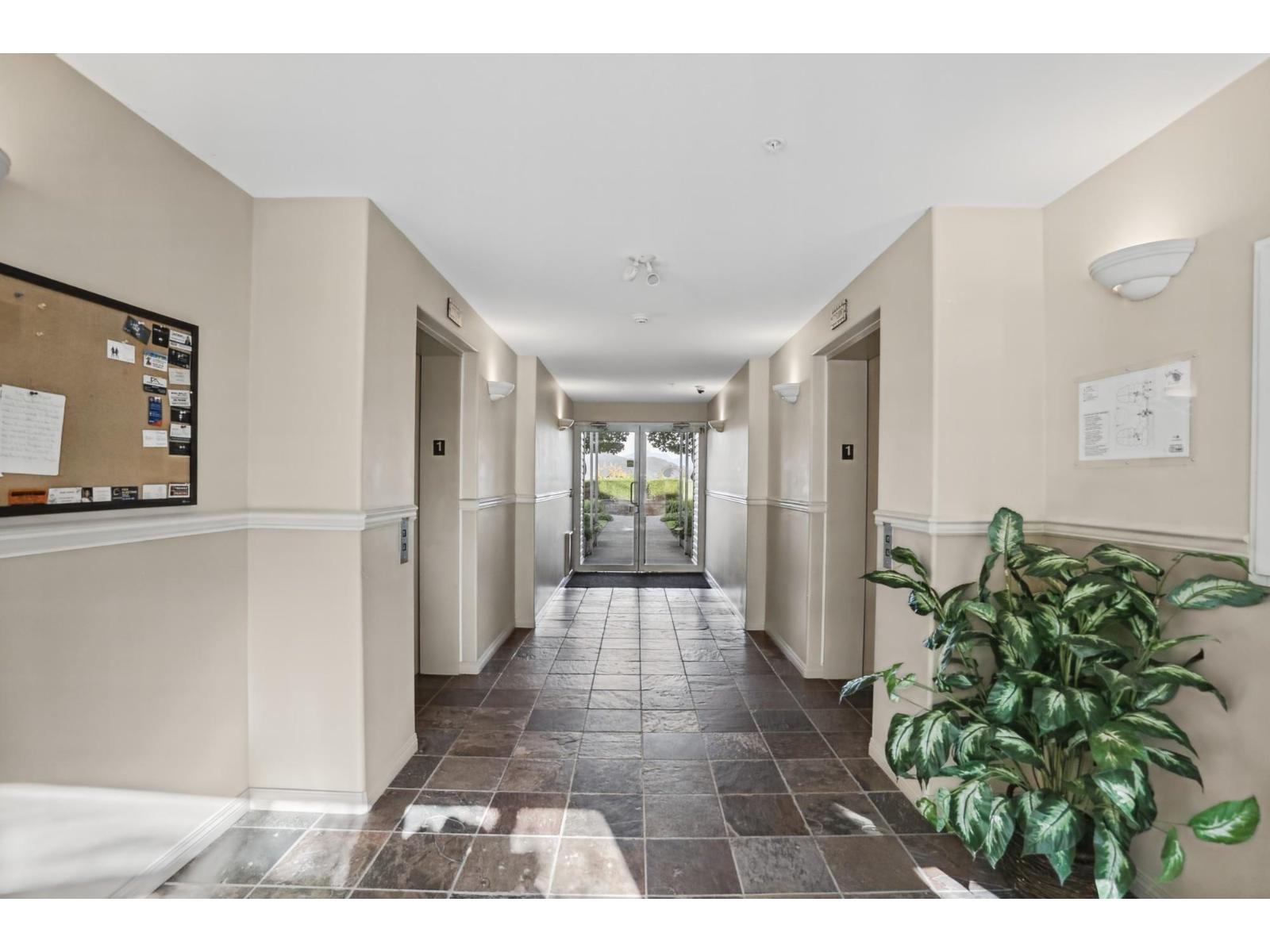412 328 ESPLANADE AVENUE, Harrison Hot Springs, Harrison Hot Springs - Image 1