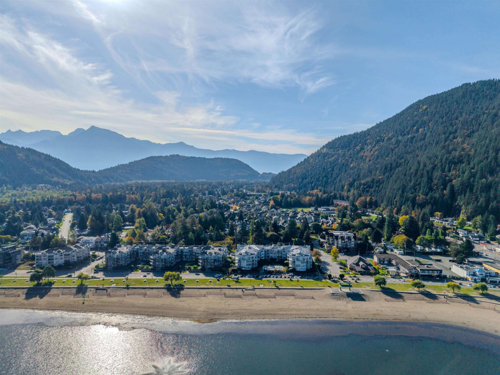412 328 ESPLANADE AVENUE, Harrison Hot Springs, Harrison Hot Springs - Image 1