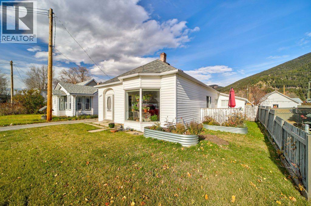 13221 17 Avenue, Blairmore — photo 2