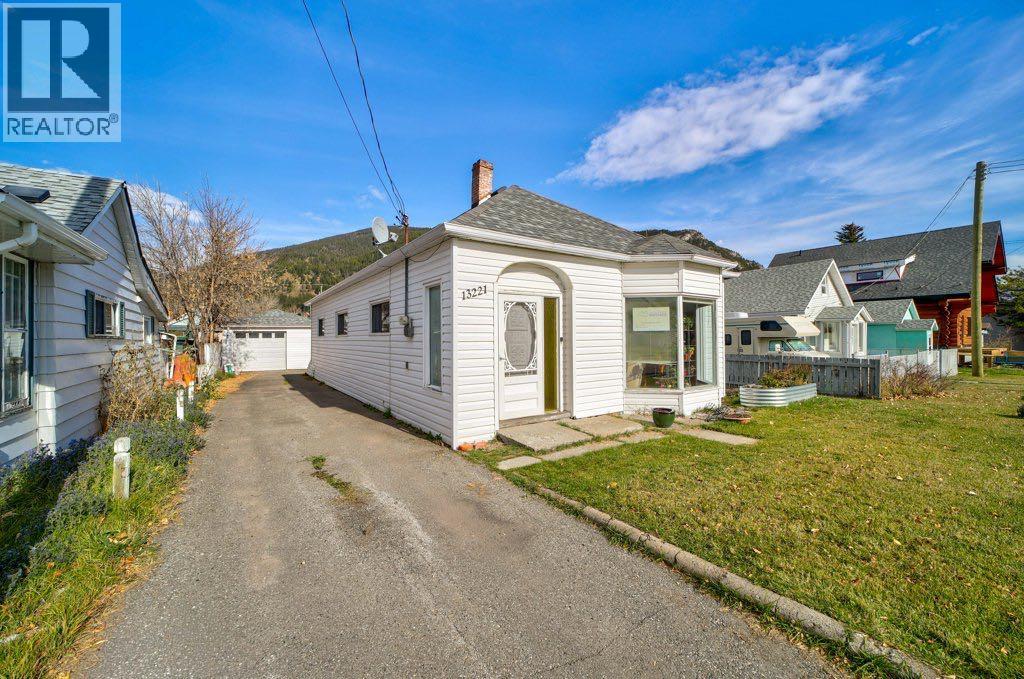 13221 17 Avenue, Blairmore — photo 3