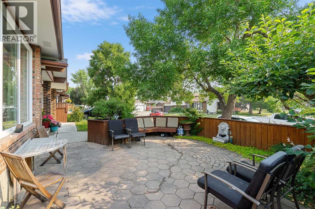 152 Templewood Road NE photo 37