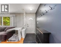 4pc Bathroom - 2120 Milne Drive Ne, Calgary, AB T2E6B8 Photo 6