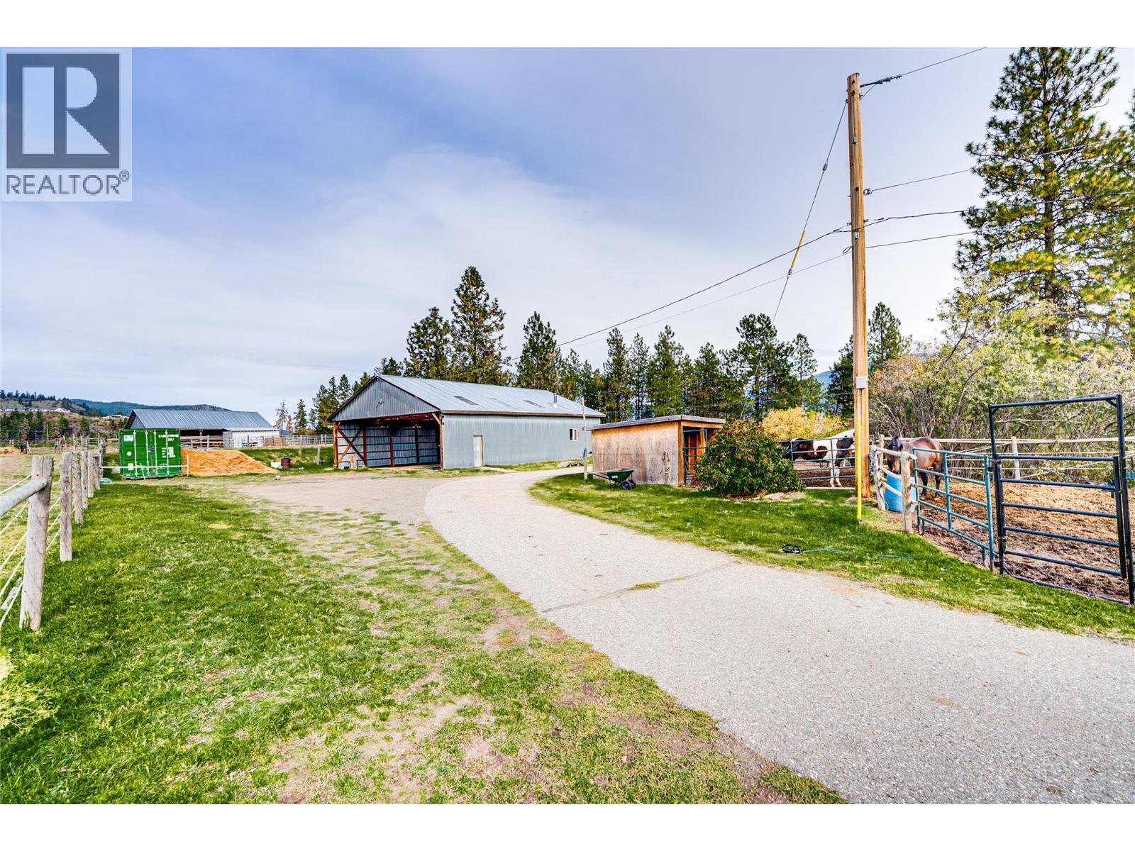 4671 Grandview Flats Road S, Spallumcheen - Image 1