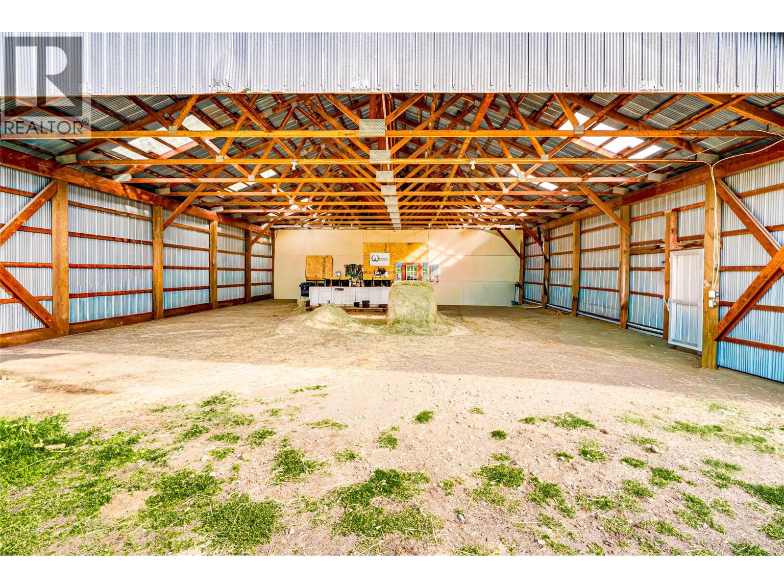 4671 Grandview Flats Road S, Spallumcheen - Image 1