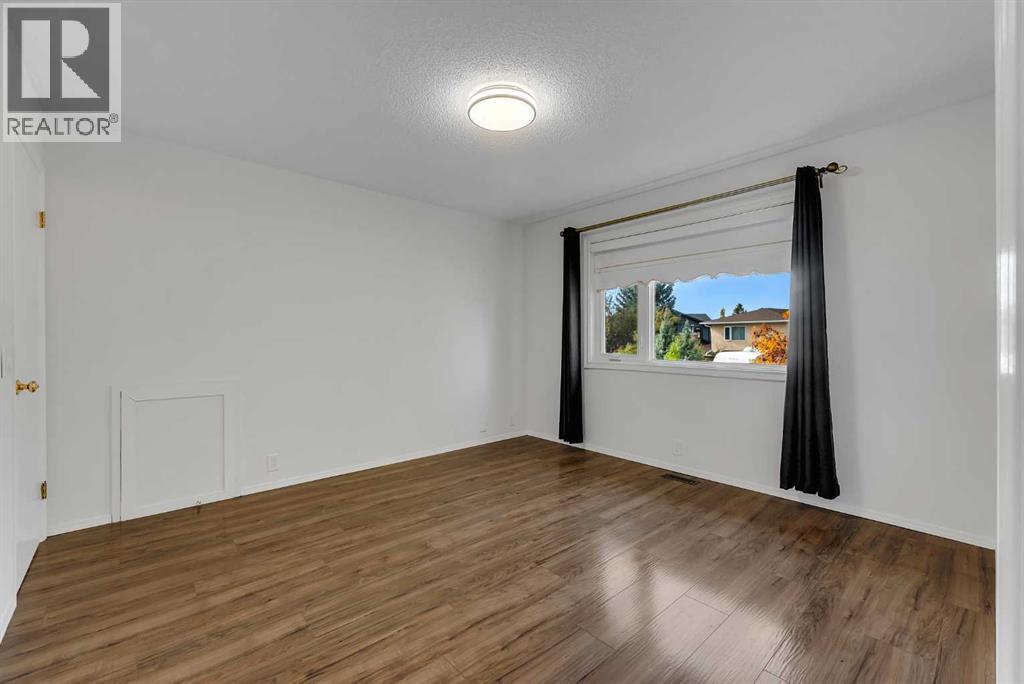 225 Riverwood Close SE photo 24