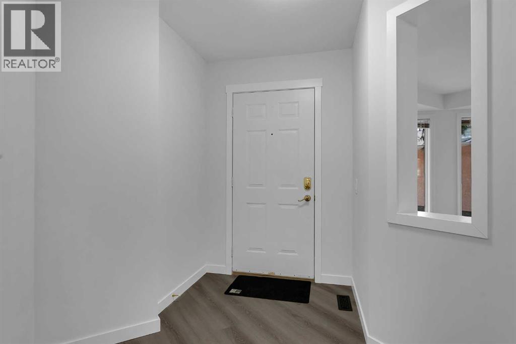 225 Riverwood Close SE photo 2
