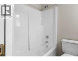 4pc Ensuite bath - 142 Applebrooke Crescent, Kelowna, BC V1V1W4 Photo 14