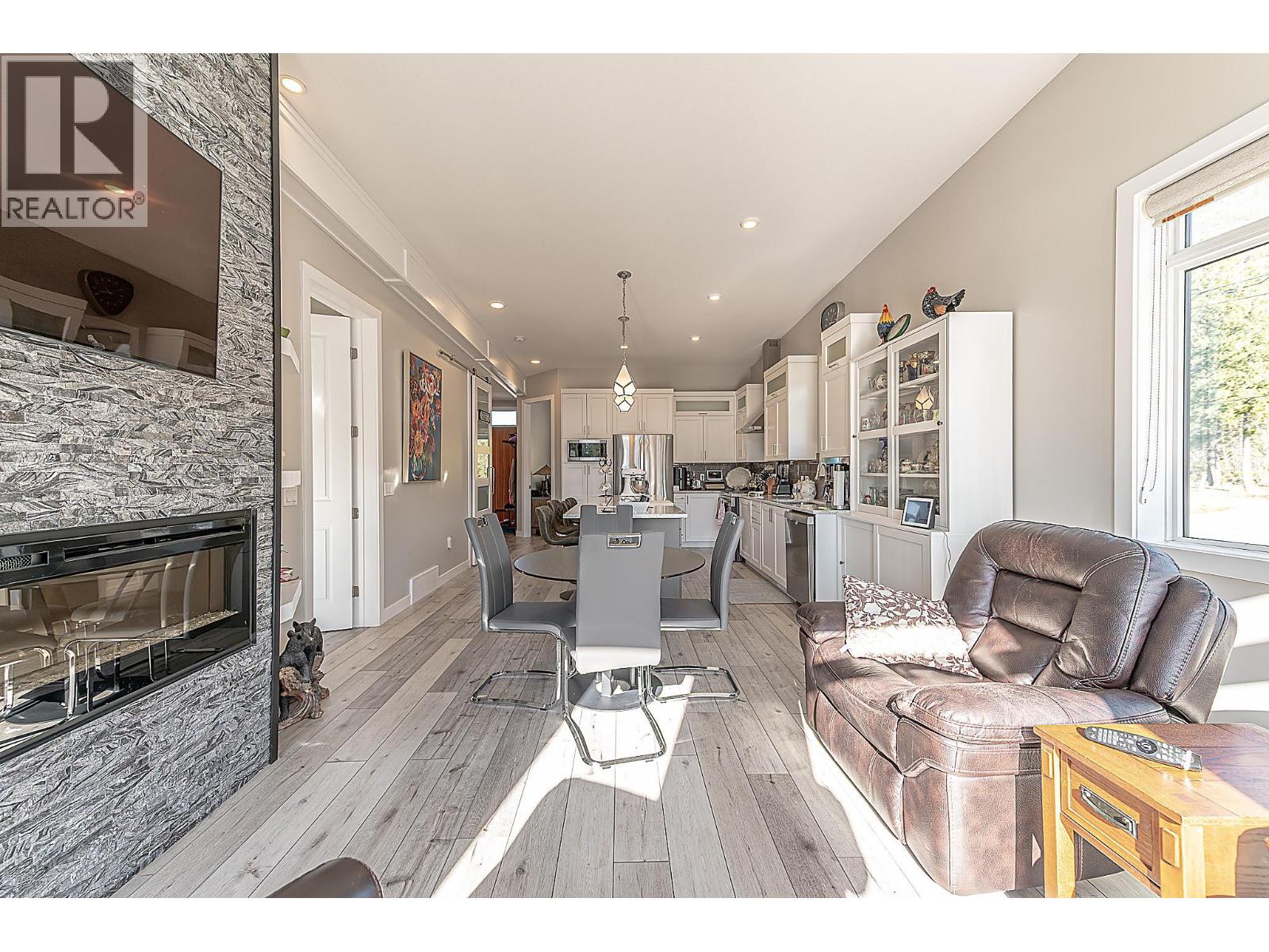 4978 Ponderosa Crescent, Canal Flats - Image 1