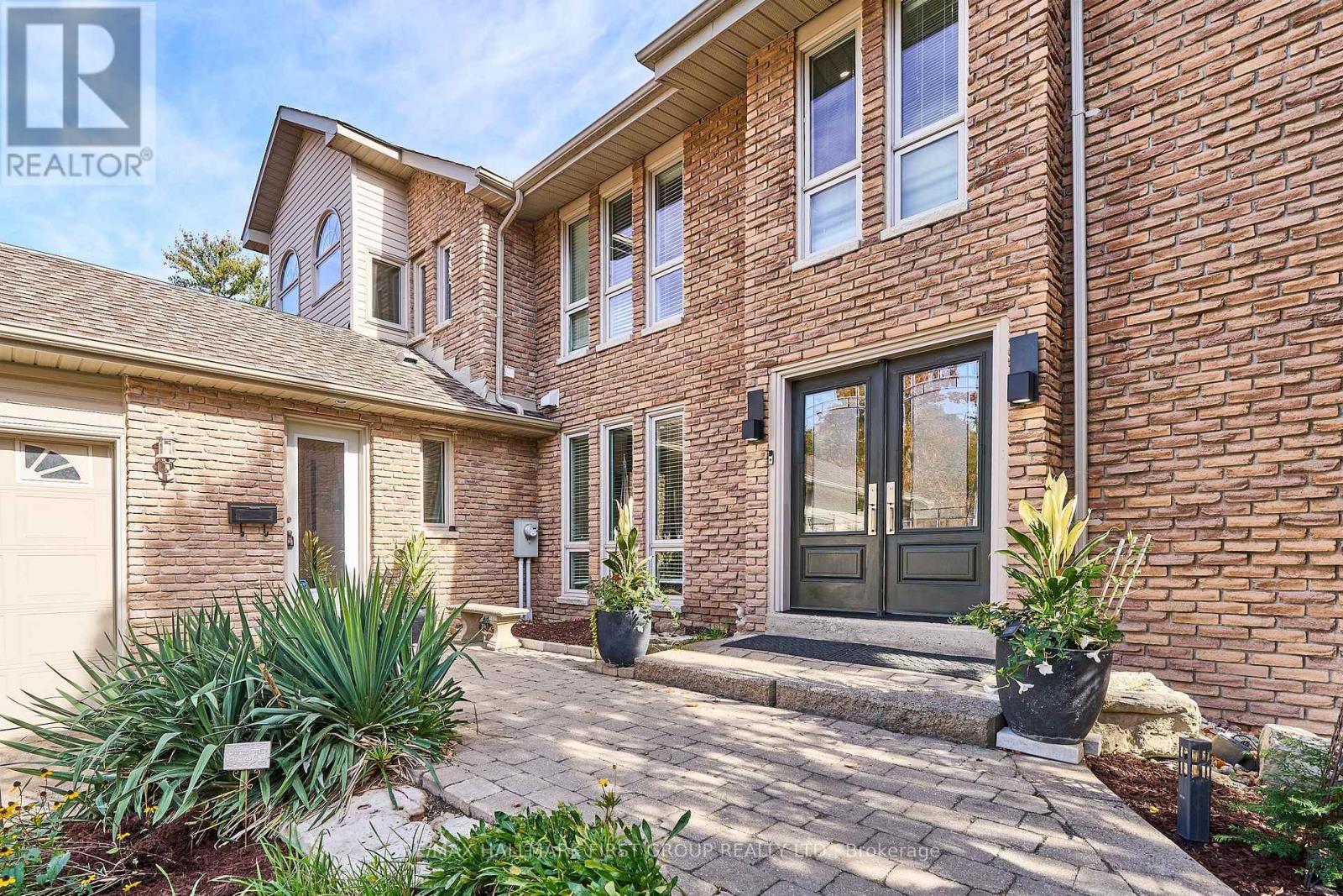 515 Oakwood Drive, Pickering, ON photo 3