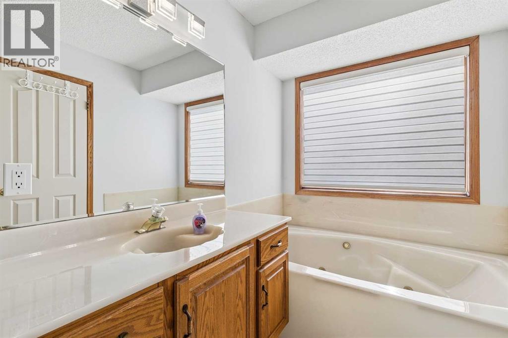 24 Signature Point SW, Calgary — photo 23