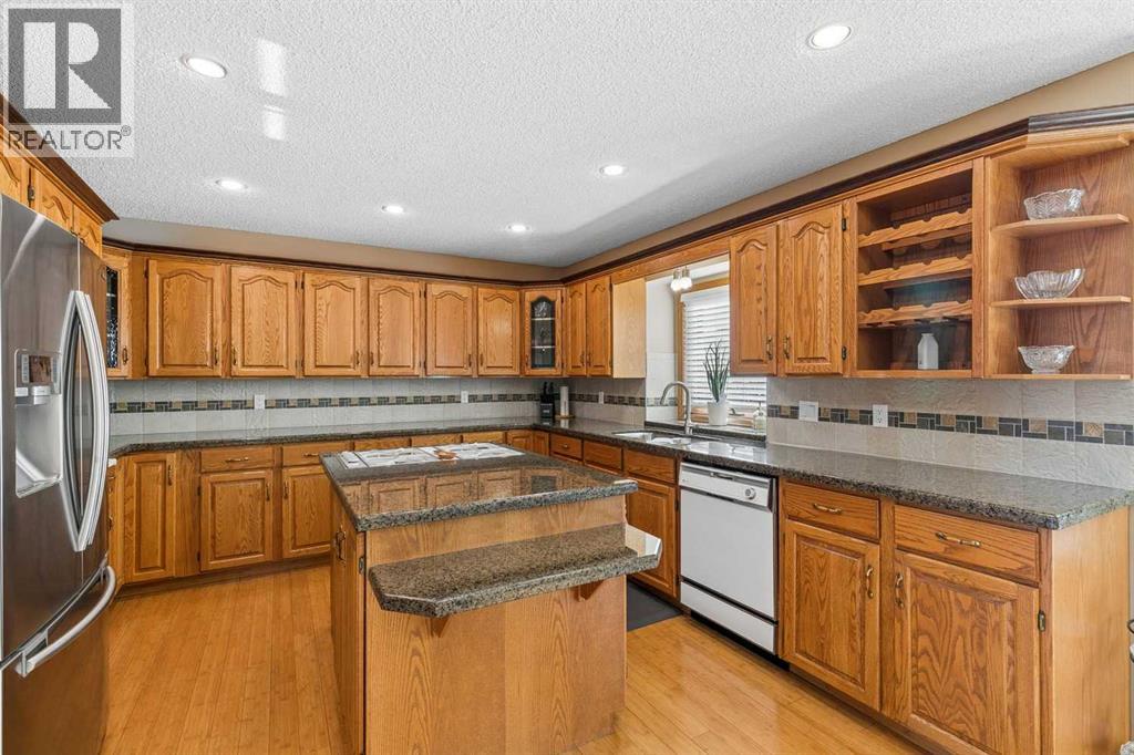 24 Signature Point SW, Calgary — photo 7