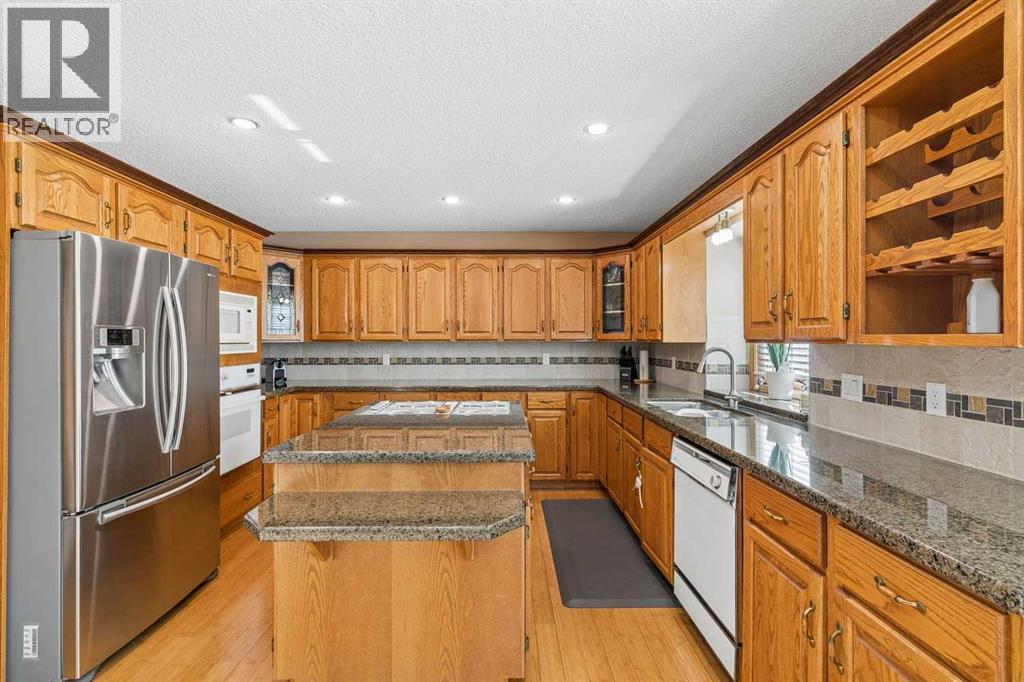 24 Signature Point SW, Calgary — photo 8
