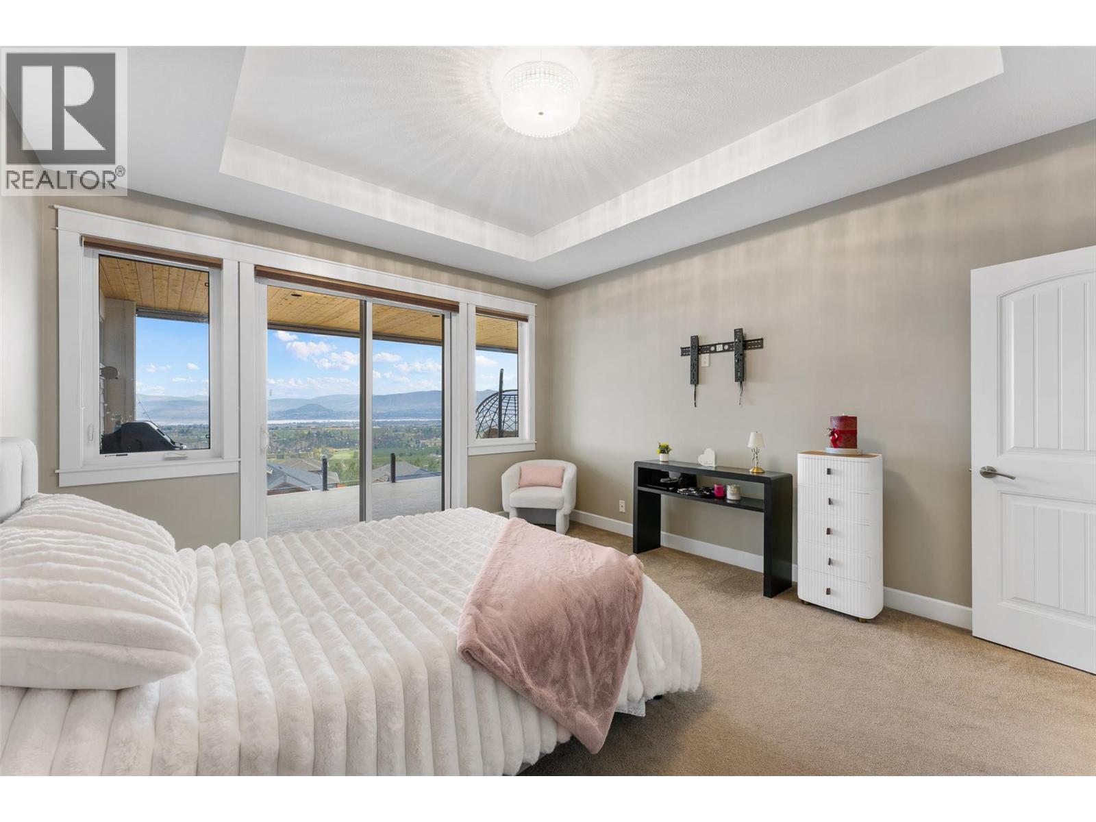 2492 Lago Vista Street, Kelowna - Image 1