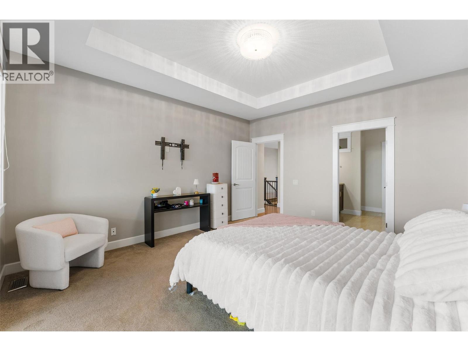 2492 Lago Vista Street, Kelowna - Image 1